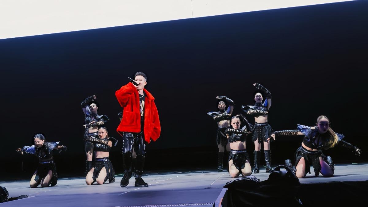 蕭秉治日前擔任五月天美國演唱會開場嘉賓。（圖／相信音樂提供）