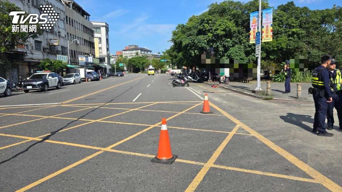 小貨車駕駛自述沒有感覺撞到人。(圖/TVBS)