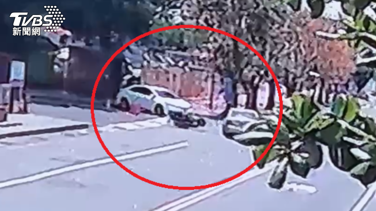 台南警匪飛車追逐!員警連人帶車遭擊落重摔 嫌犯仍在逃