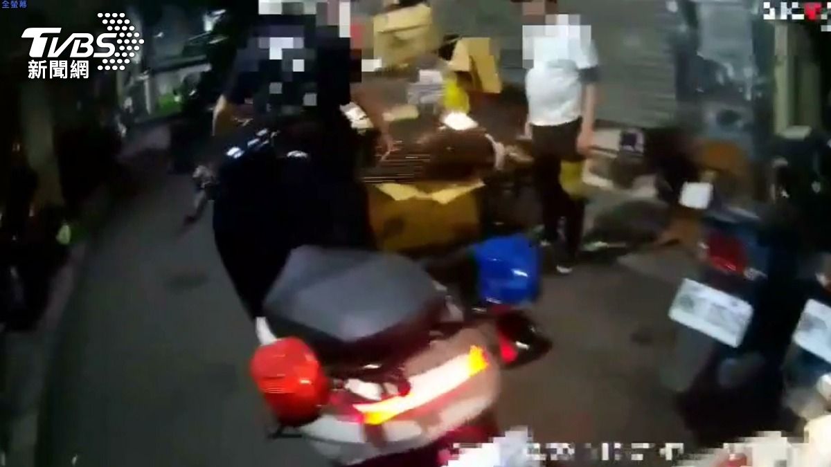 獨/「攜毒」幫友搬家…垃圾亂堆引警上門 2毒蟲當場被逮