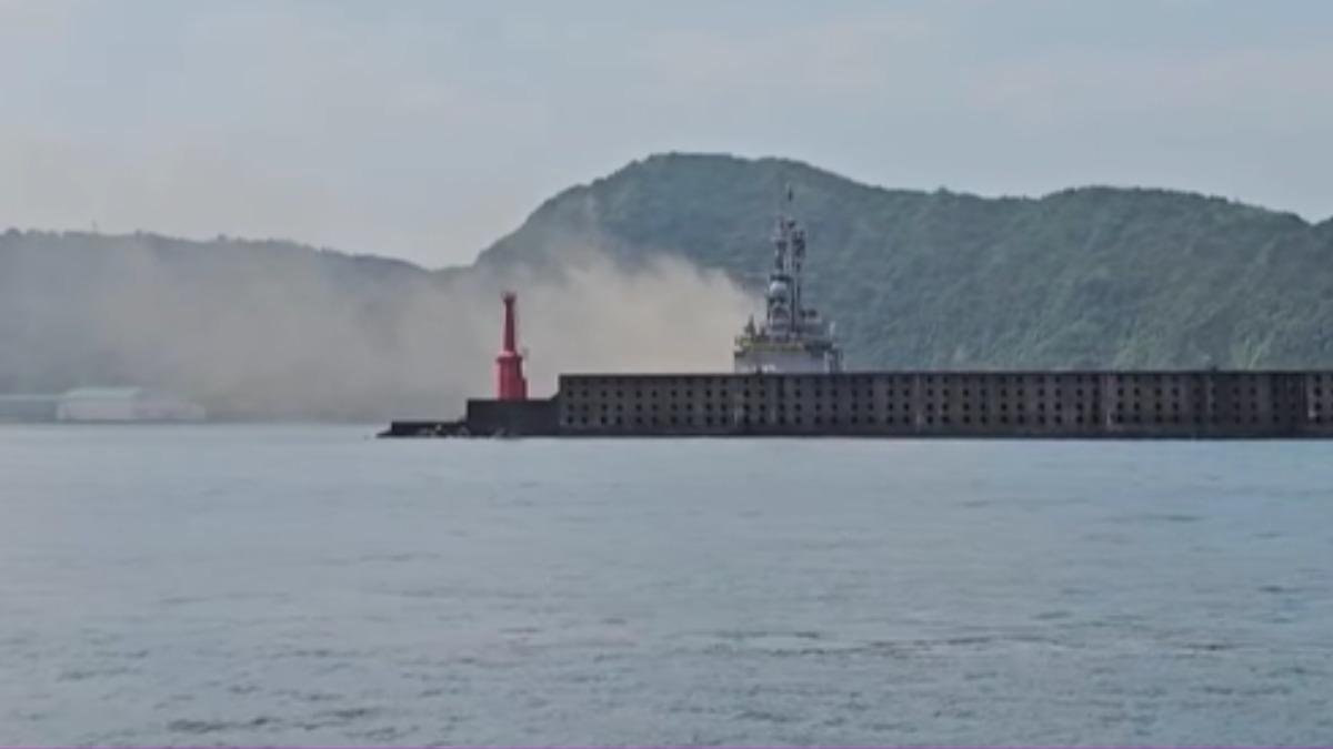 最強主力戰艦失火!馬公軍艦「濃煙狂竄」畫面曝 海軍揭原因