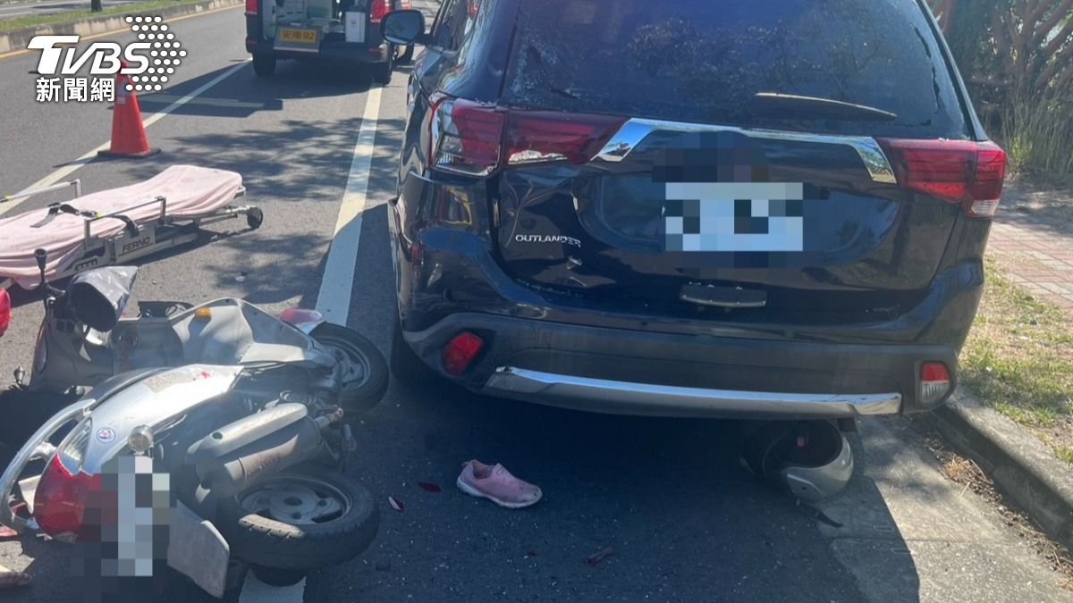 台南70歲婦違規騎上路肩!下秒直撞警車倒地 送醫仍不治