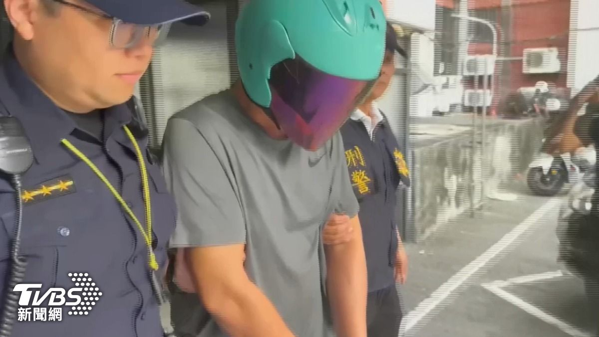 開車逆向衝撞學生的蕭男遭收押禁見。(圖/TVBS)
