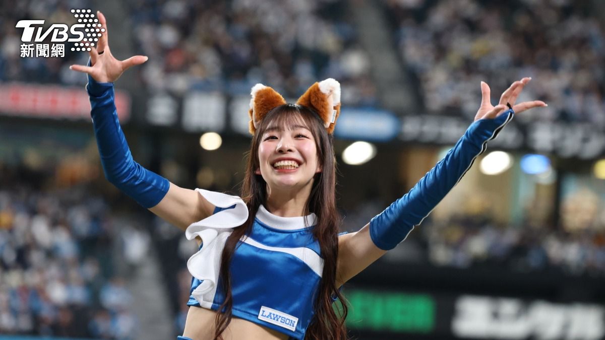 火腿女孩大跳狐狸舞。(圖/華子琛攝)