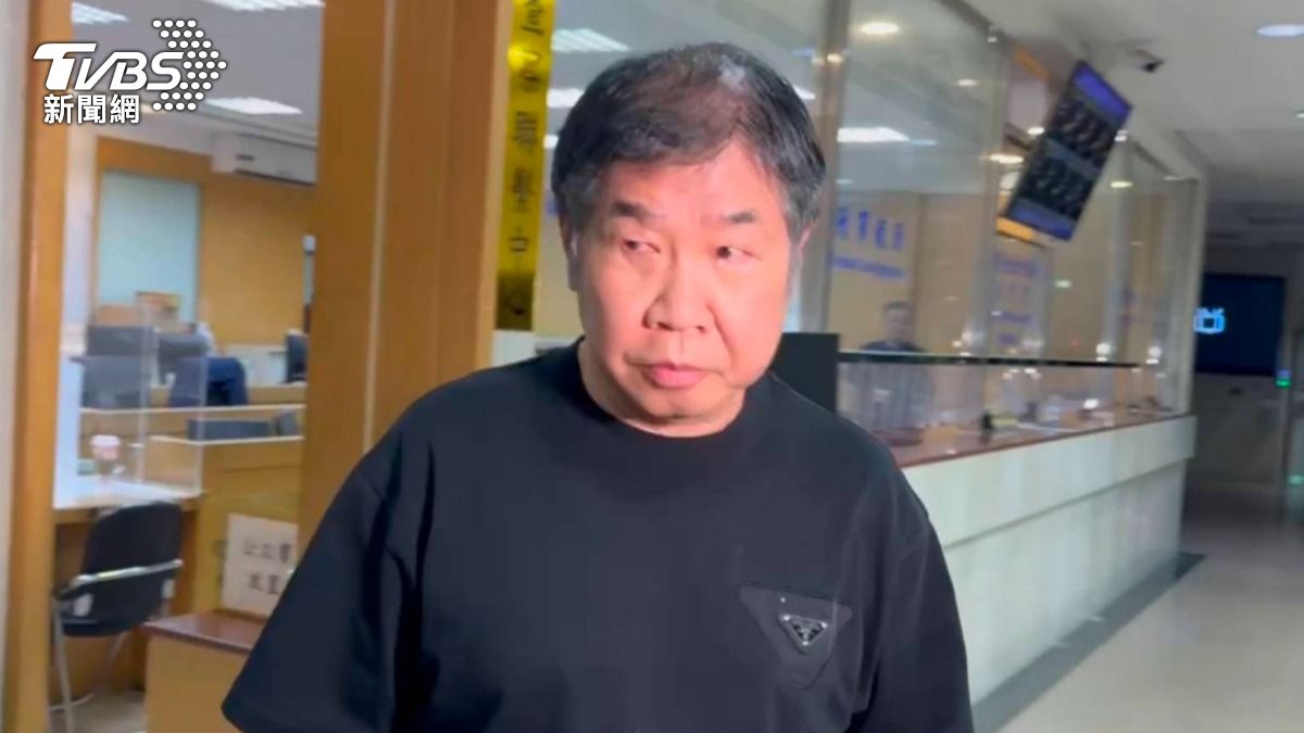 飛向假期旅行社負責人向國聖10萬元交保。(圖/TVBS)