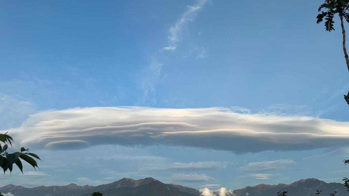 天有異象?南投天空出現罕見「詭異雲層」 氣象署曝真相