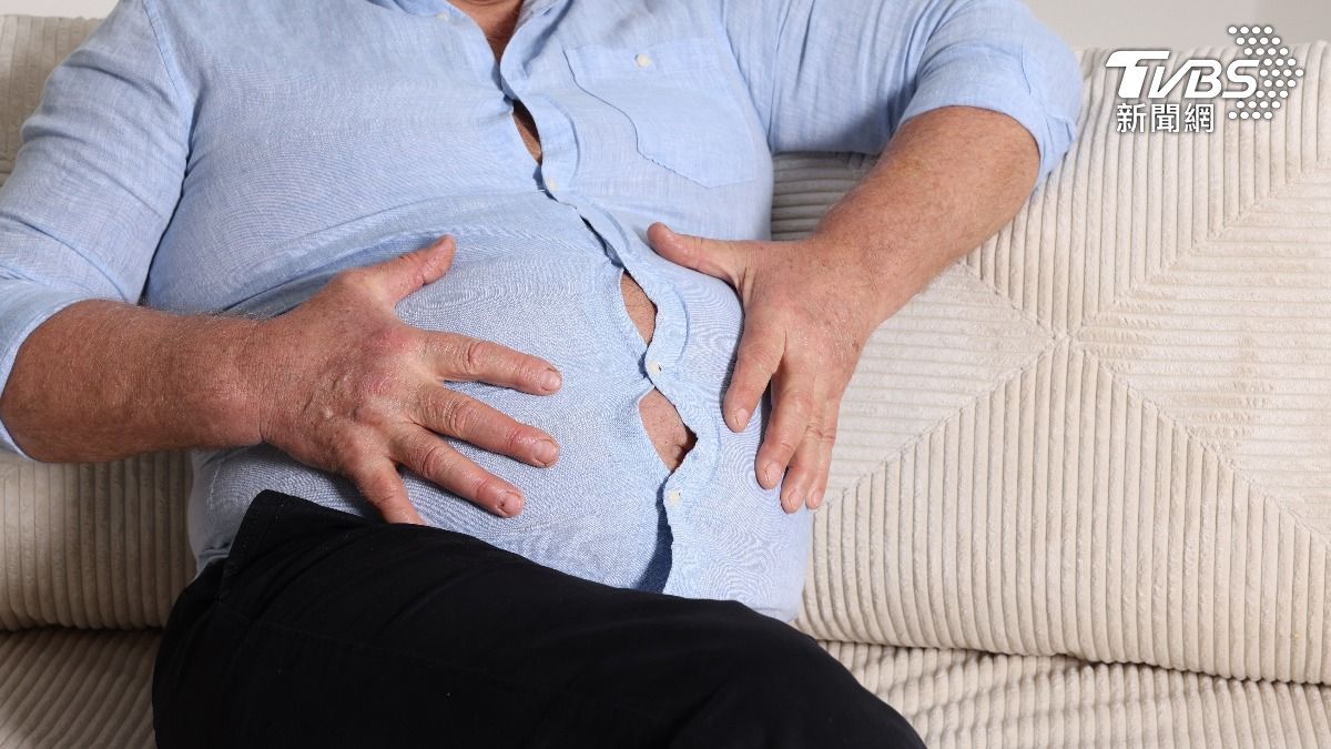 40歲後體重狂飆!醫曝「關鍵凶手」害爆肥、失眠 3招改善中年大肚