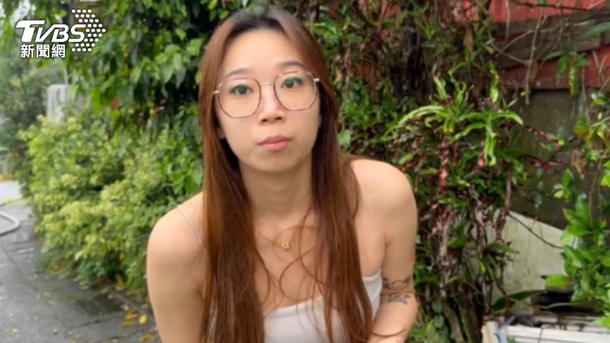該名女子當時聽見兩聲爆炸聲,外出就看到火勢,立刻通知鄰居遠離。(圖/TVBS)