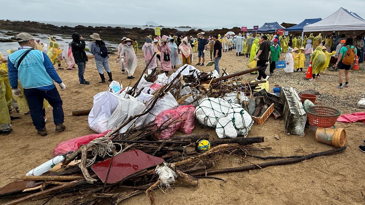 野柳「好野!淨灘」行動 撿拾1088公斤海洋垃圾