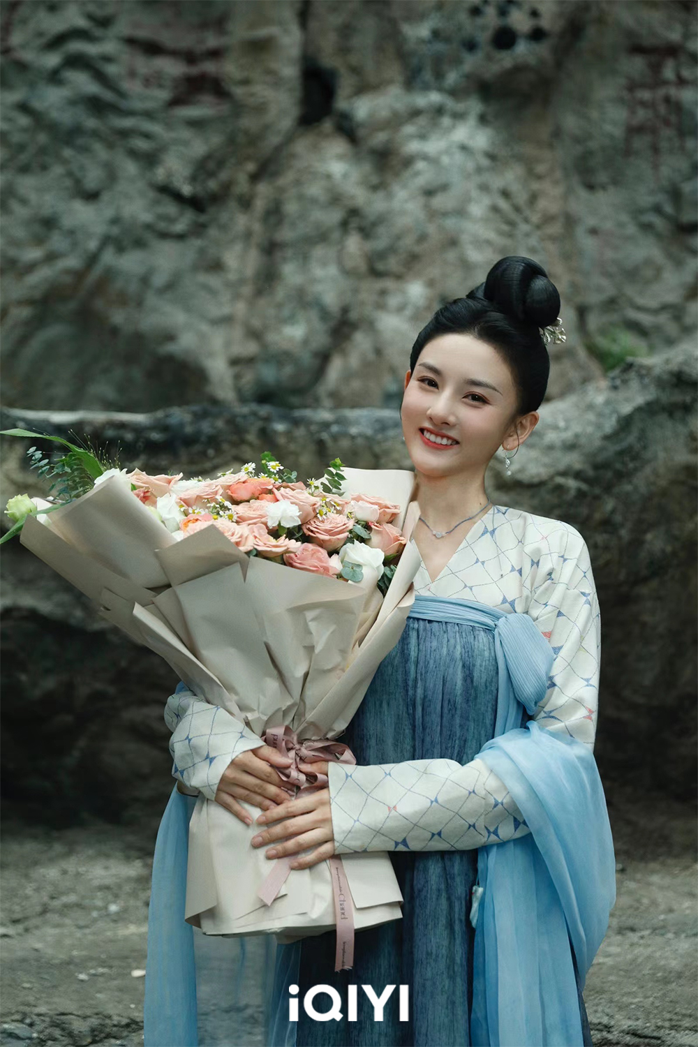 宋祖兒在《無憂渡》飾演陰陽眼少女「段半夏」。(圖/iQIYI愛奇藝國際版提供)