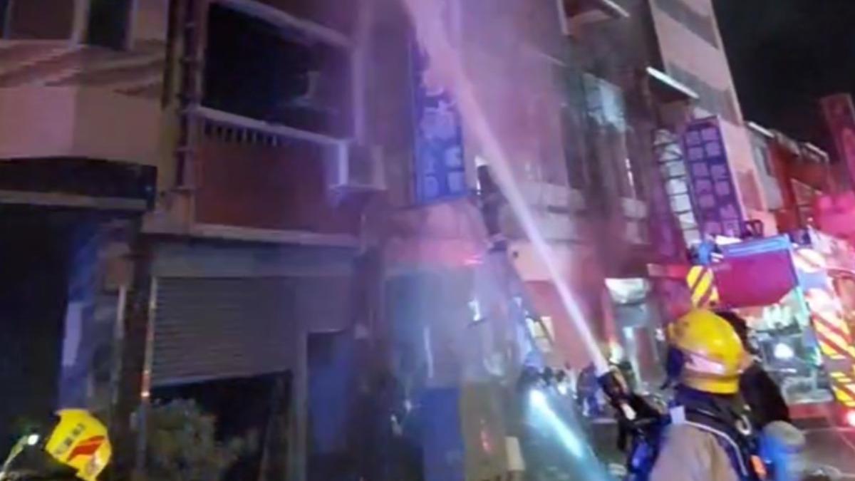 快訊/台南金紙店大量砲竹爆炸 老闆夫妻困鐵棺材救出亡