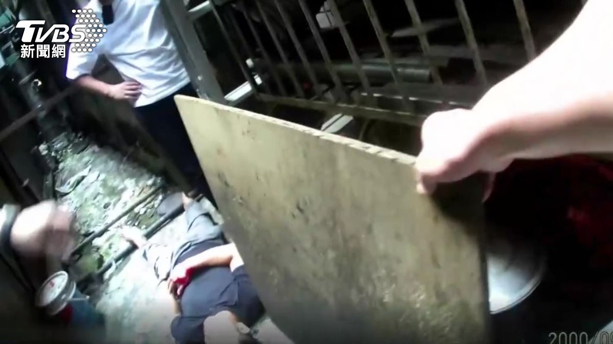 嫌犯為了逃脫跳窗墜樓遭逮。（圖／TVBS）