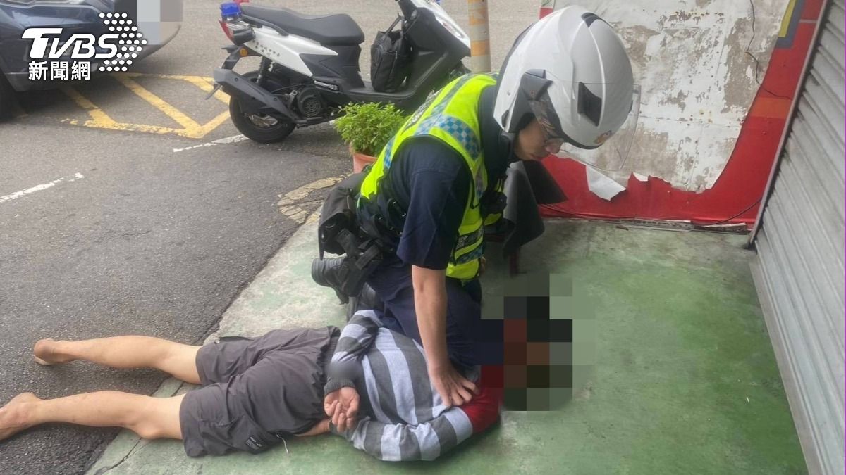 泡茶聊天突喊「神明要來了」 機車行老闆咬掉客人耳垂