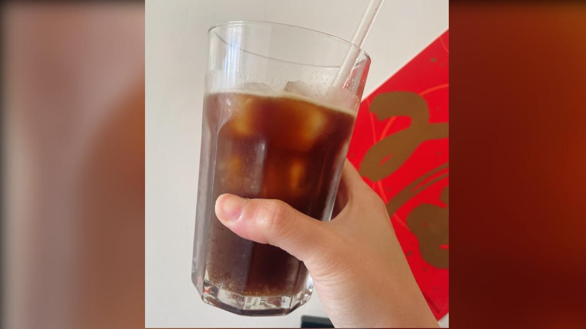 1飲料＋冰咖啡她封「上班族續命水」　內行笑了：超邪門