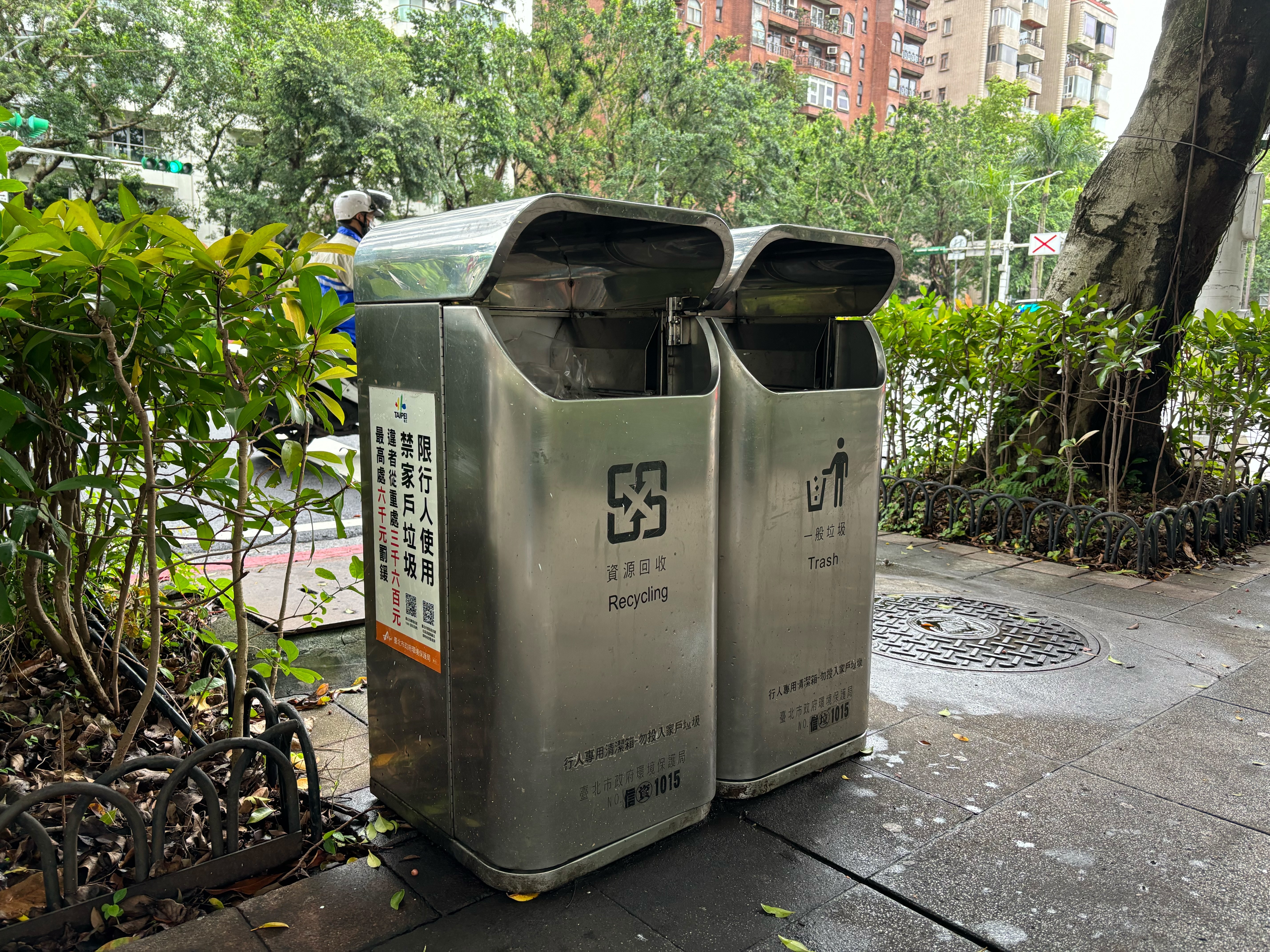 民眾注意!北市路邊垃圾桶「1科技執法」 亂丟最高噴6千元