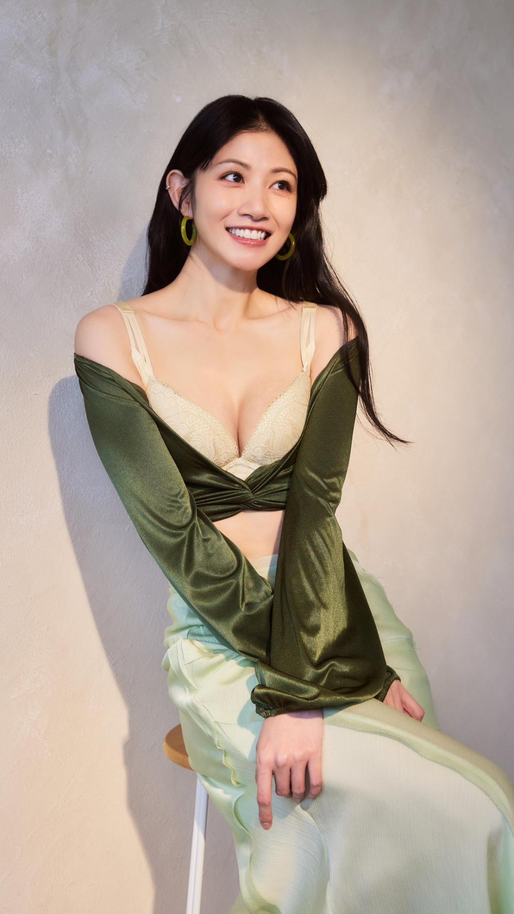 李千娜身材纖瘦,完全看不出是三個孩子的媽。(圖/翻攝自李千娜臉書)