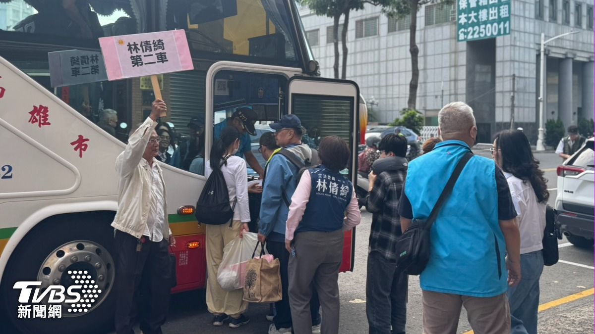 426凱道遊行高雄45輛遊覽車出發 阿姨喊:最期待看韓國瑜