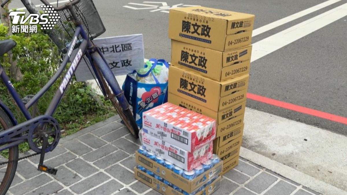 現場有熱心民眾贊助物資。(圖/陳祁攝)