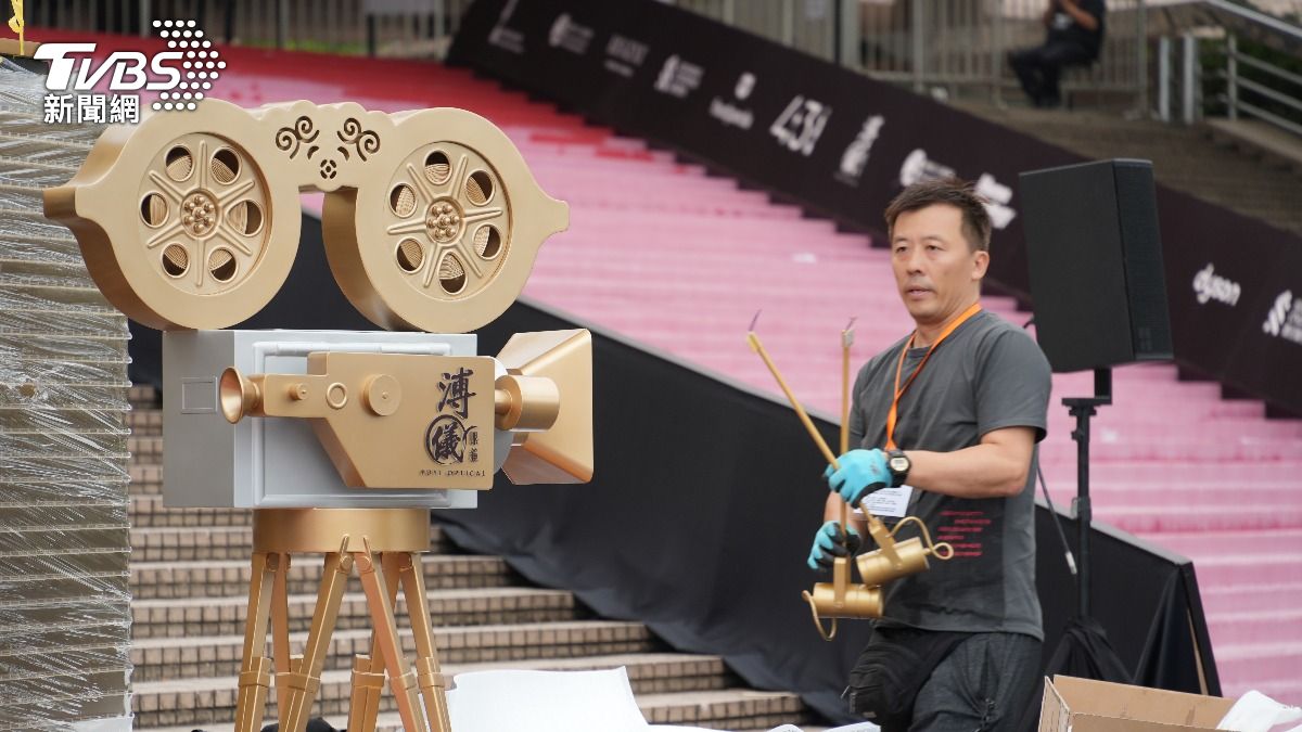 直擊／香港金像獎明登場！「天王搶鋒頭」　黃子華影迷狂刷《破‧地獄》