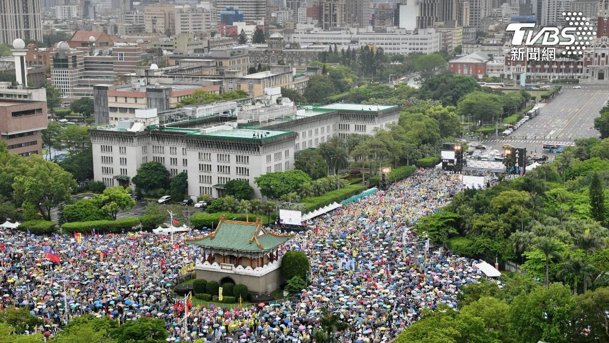圖輯/426上凱道!藍白合體「反綠共戰獨裁」 震撼畫面曝