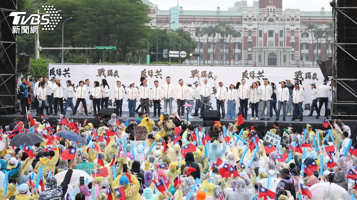 國民黨立委上台。（圖／華子琛攝）