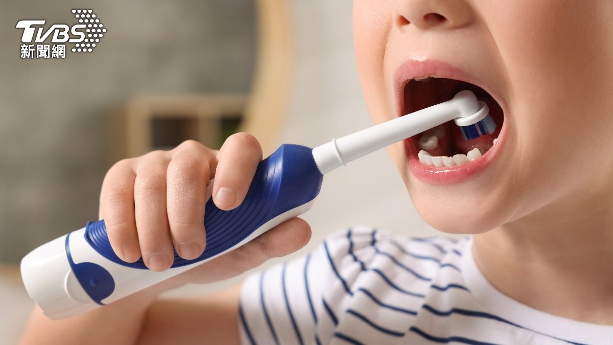 8歲童甲狀腺亢進，疑似與所使用的漱口水、牙膏有關。（示意圖，非當事人／shutterstock達志影像）