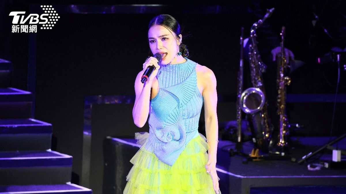 林芯儀擔任林育羣演唱會嘉賓，帶來〈雨蝶〉等好歌。（圖／張哲鳴攝）