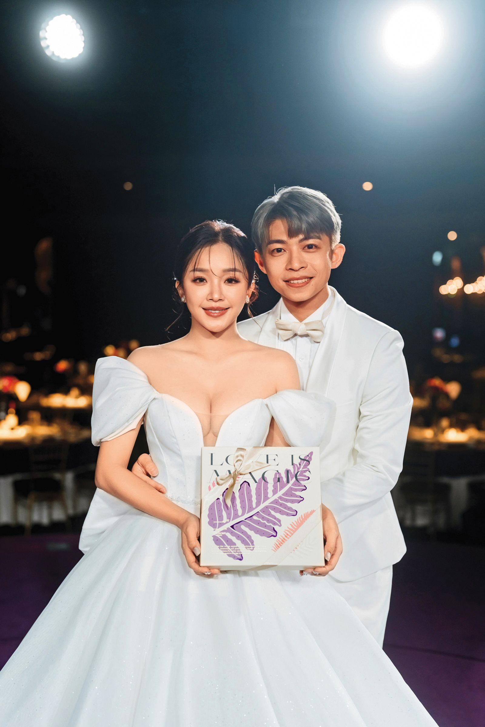 賴慧如(左)和國標舞老師劉家銘(右)各有過一段婚姻,如今有情人終成眷屬。(Wedding 鯊魚婚紗婚攝團隊提供)