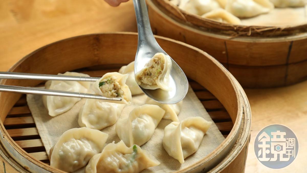 台式王牌組合!開業20年老店「蕭氏蒸餃」現包現蒸 必搭胡椒味特濃酸辣湯