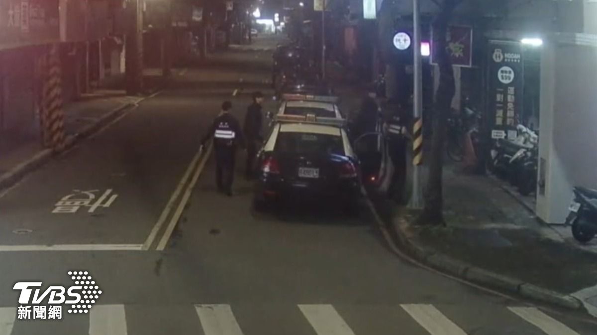 警方到場畫面。(圖/TVBS)