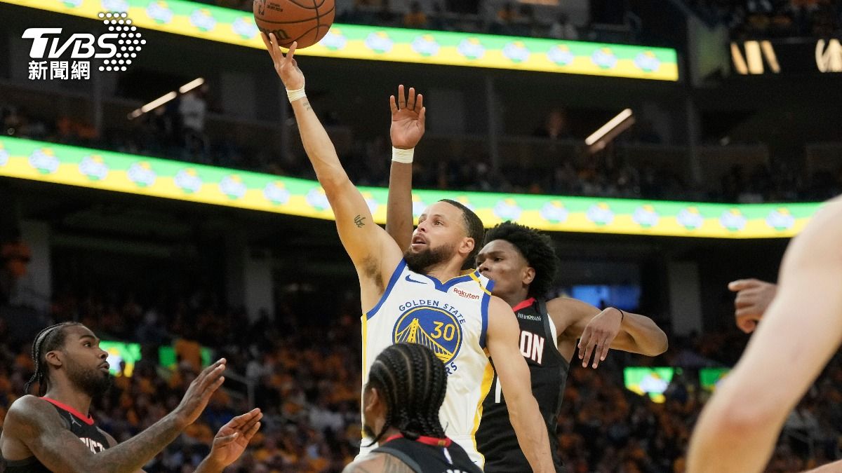 NBA季後賽／咖哩大神發威！柯瑞抖肩轟36分　勇士逆轉勝2：1火箭