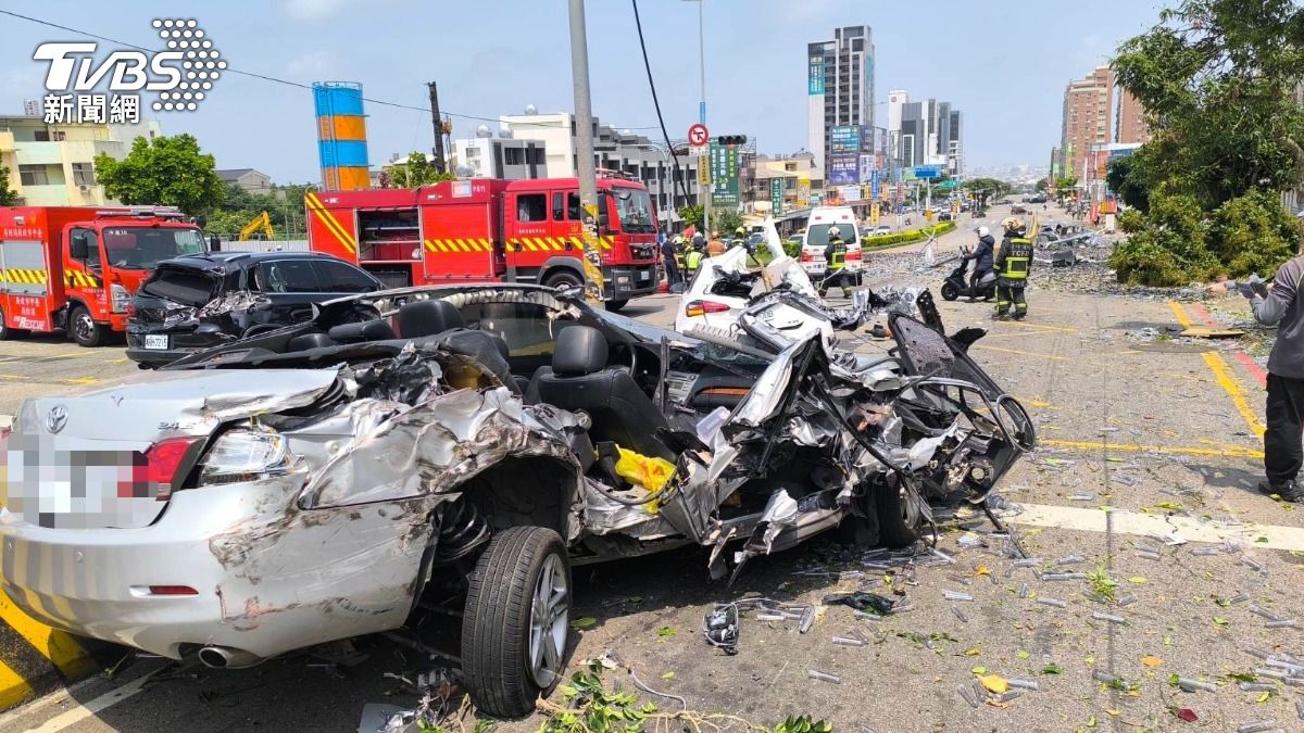 台中魔王長下坡曳引車疑煞車失控 追撞22車、傷者增至11人