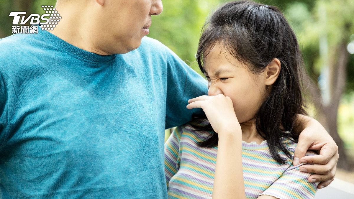汗味戰士!台灣夏天搭交通運輸遭「酸臭熏暈」 網轟:像恐怖份子