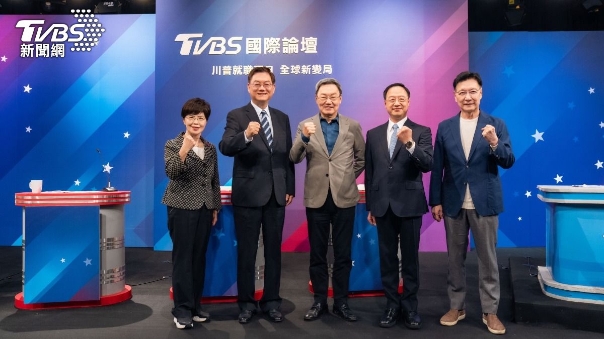 主持人趙少康(右起),來賓江宜樺、蘇起、杜紫軍、廖達琪。(圖/TVBS)
