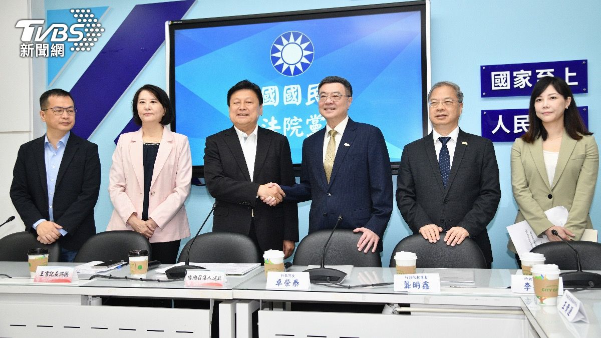 行政院長卓榮泰拜會國民黨立院黨團尋求支持特別預算。(圖/胡瑞麒攝)