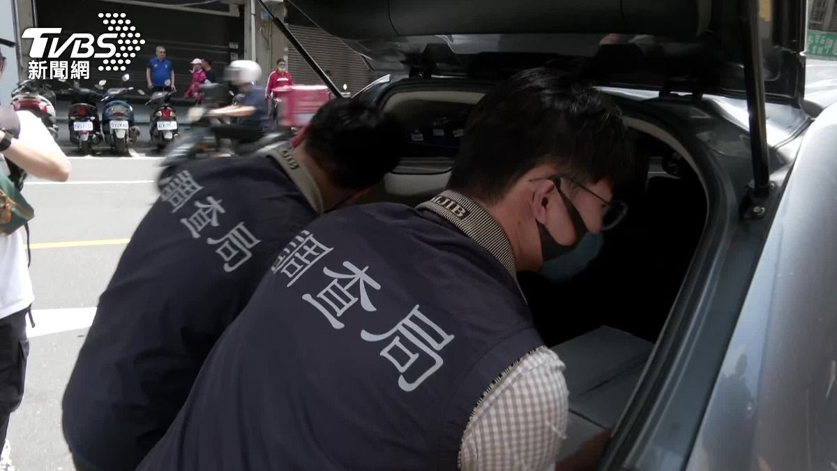檢調搜索國民黨新北市黨部 。（圖／TVBS）