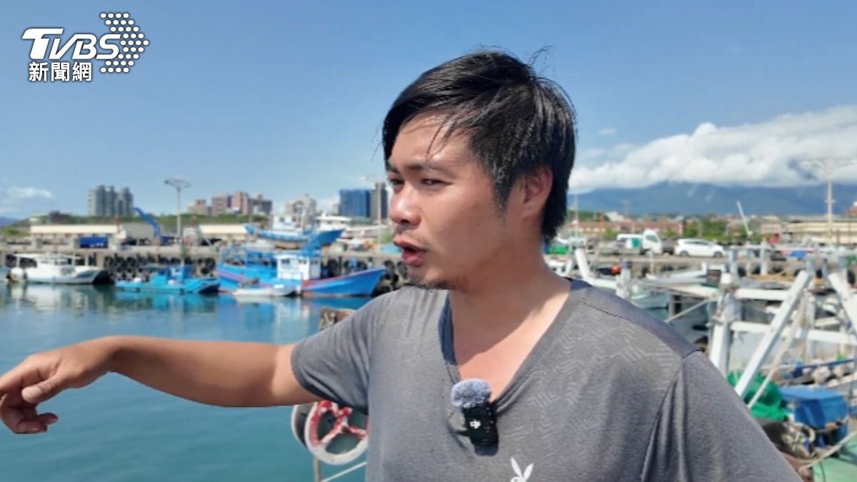 宋姓男子認為花蓮港應設立釣魚與管制區域。(圖/TVBS)