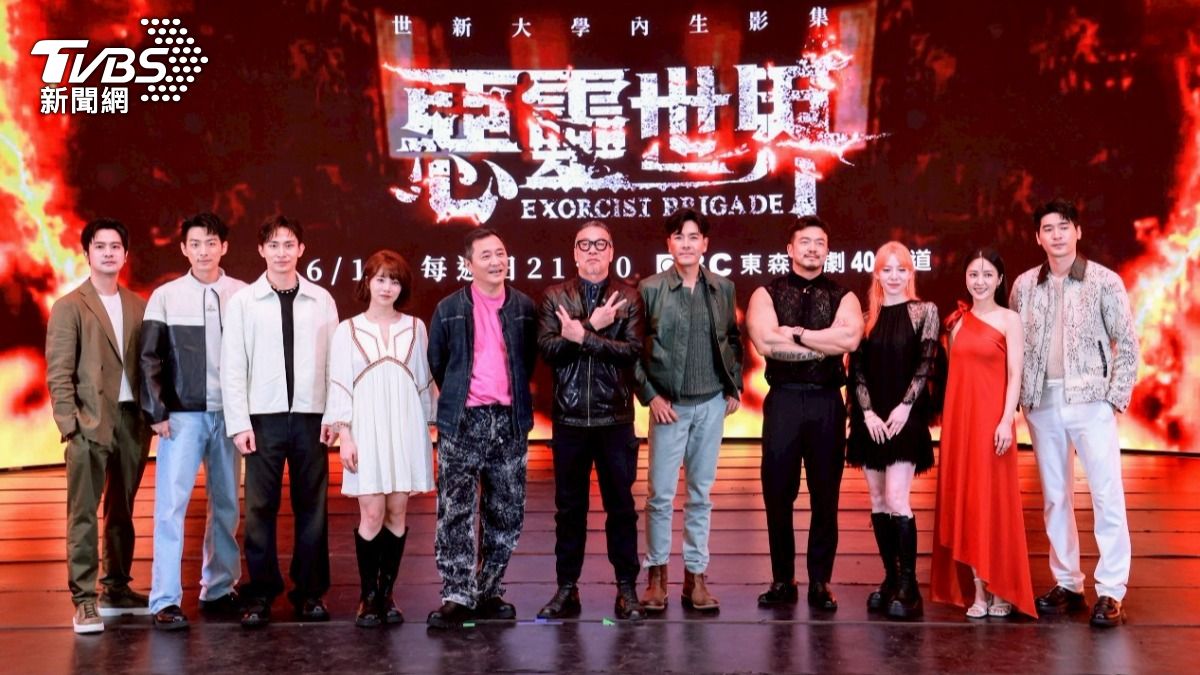 林家佑(左三)跟大元(右二)有激情吻戲。(圖/趙世平攝)