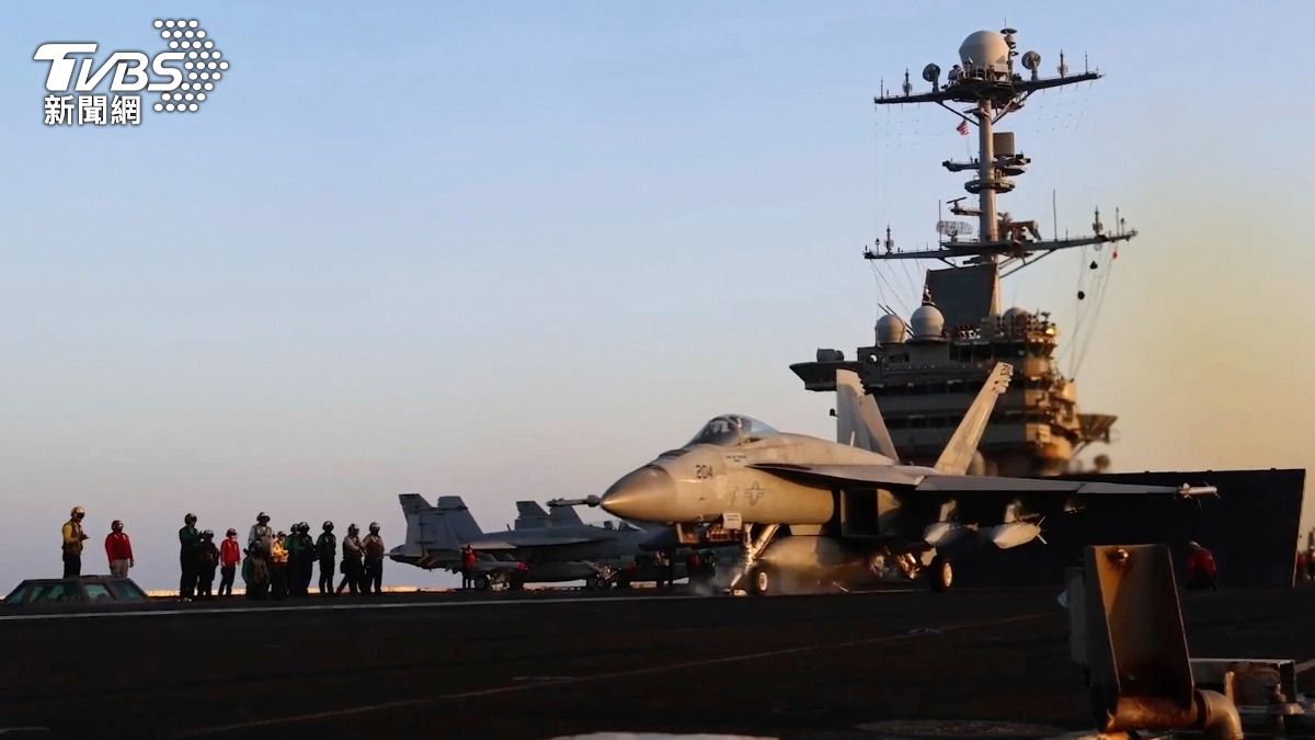 快訊/美軍航艦杜魯門號傳事故 F/A-18E戰機和拖車落海