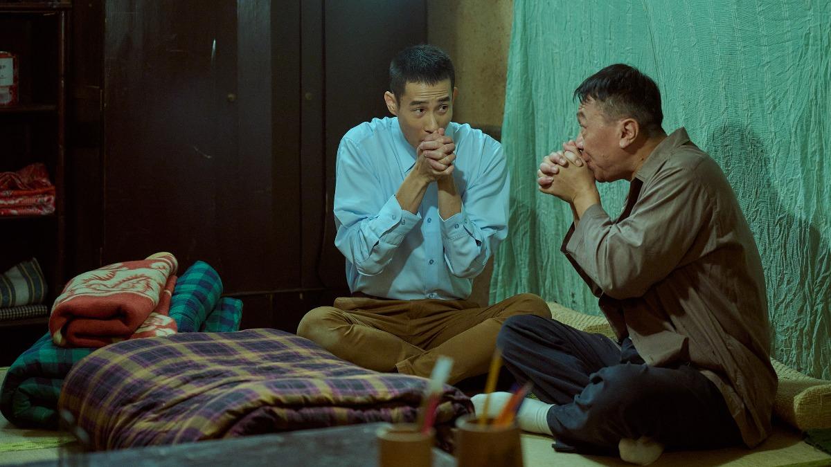 游安順(右)和盧彥澤以手笛作為親子互動的象徵。(圖/台視提供)