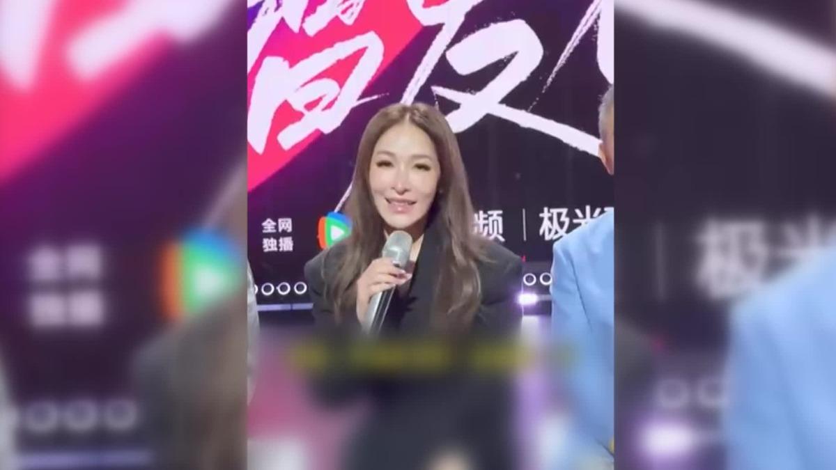 蕭亞軒兩年半來接受過五次手術。(圖/翻攝微博)