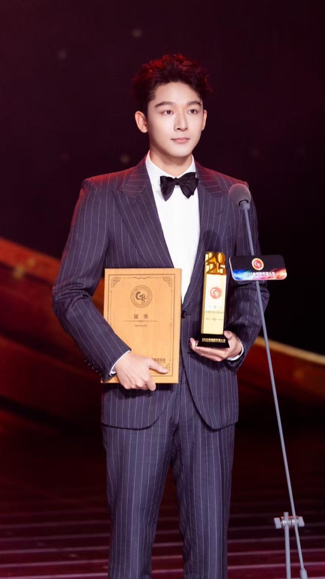 張晚意獲得2025電視劇導演票選年度影響力男演員獎。(圖/緯來提供)