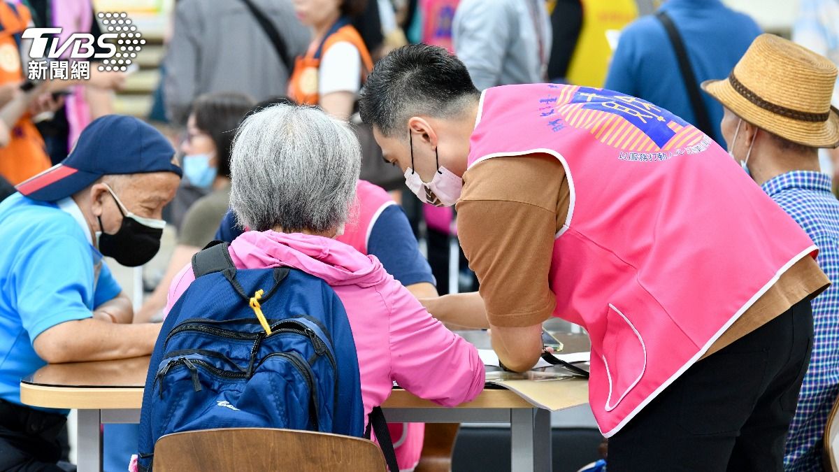 報稅注意!醫藥費若已獲保險支付 「不得再列舉扣除」