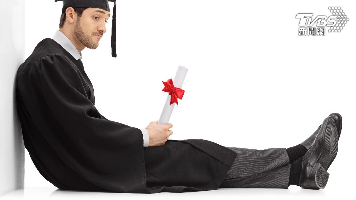 大學畢業如今並非高薪的保證。（示意圖／達志影像shutterstock）