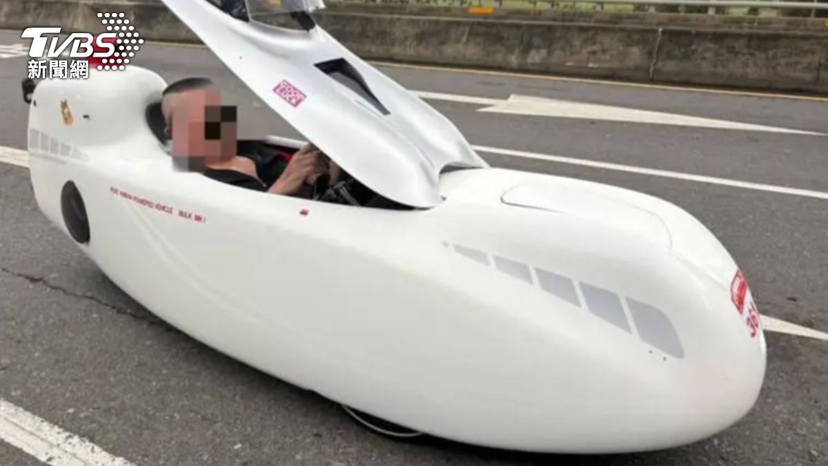 不少網友都表示曾在西濱看過這台車(圖/取自臉書「竹北人有事嗎」)