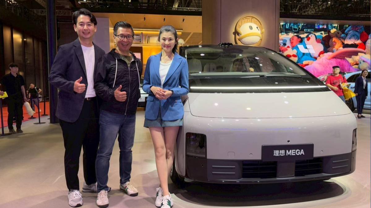 TVBS汽車節目《地球黃金線》製作團隊首次前進上海車展。(圖/TVBS)