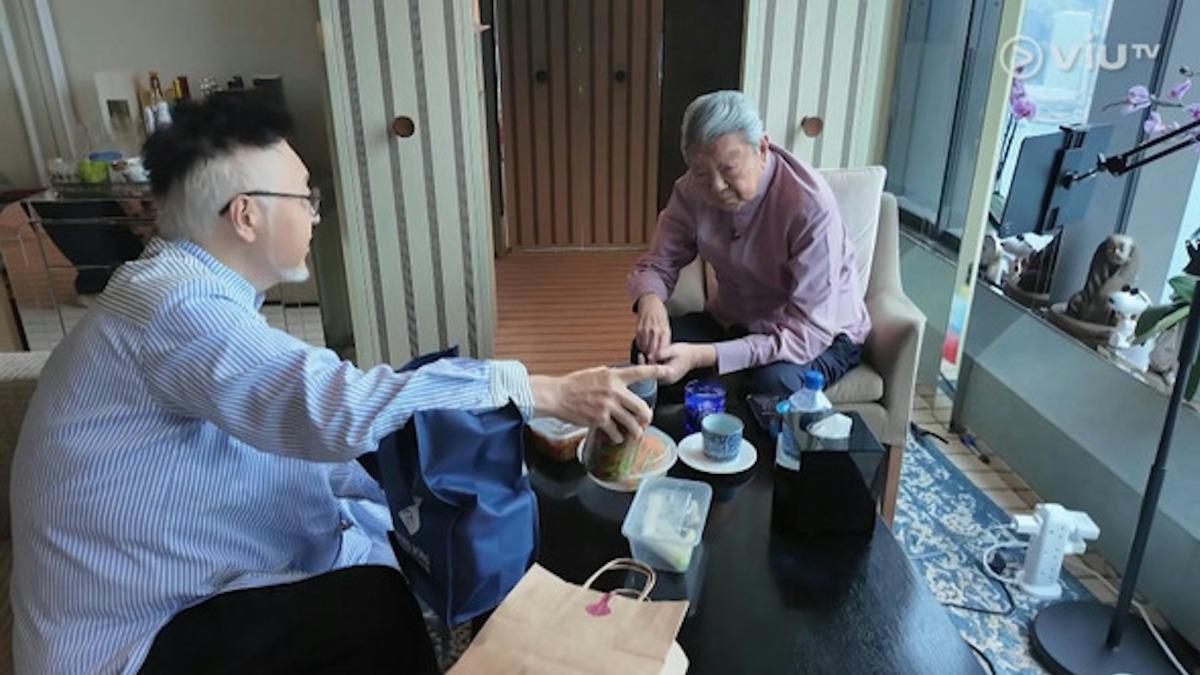 蔡瀾摒棄舊屋所有東西，決定搬到酒店的海景套房，面對著他自小就喜歡的維多利亞港。（圖／翻攝自小紅書）