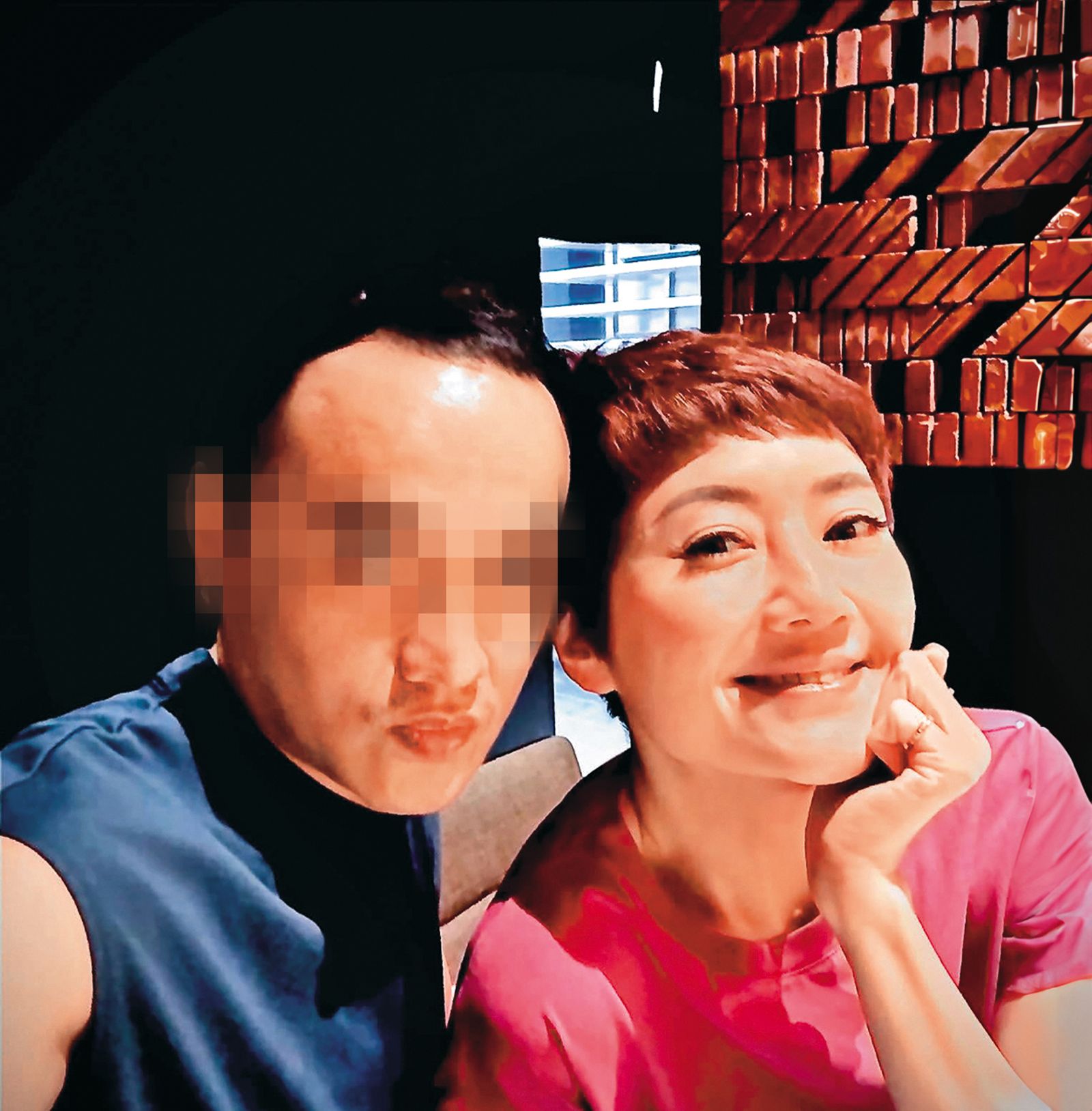 四月起,劉曉憶(右)幾乎三天兩頭就打卡放閃Jay(左)。(圖/翻攝自Jay IG)
