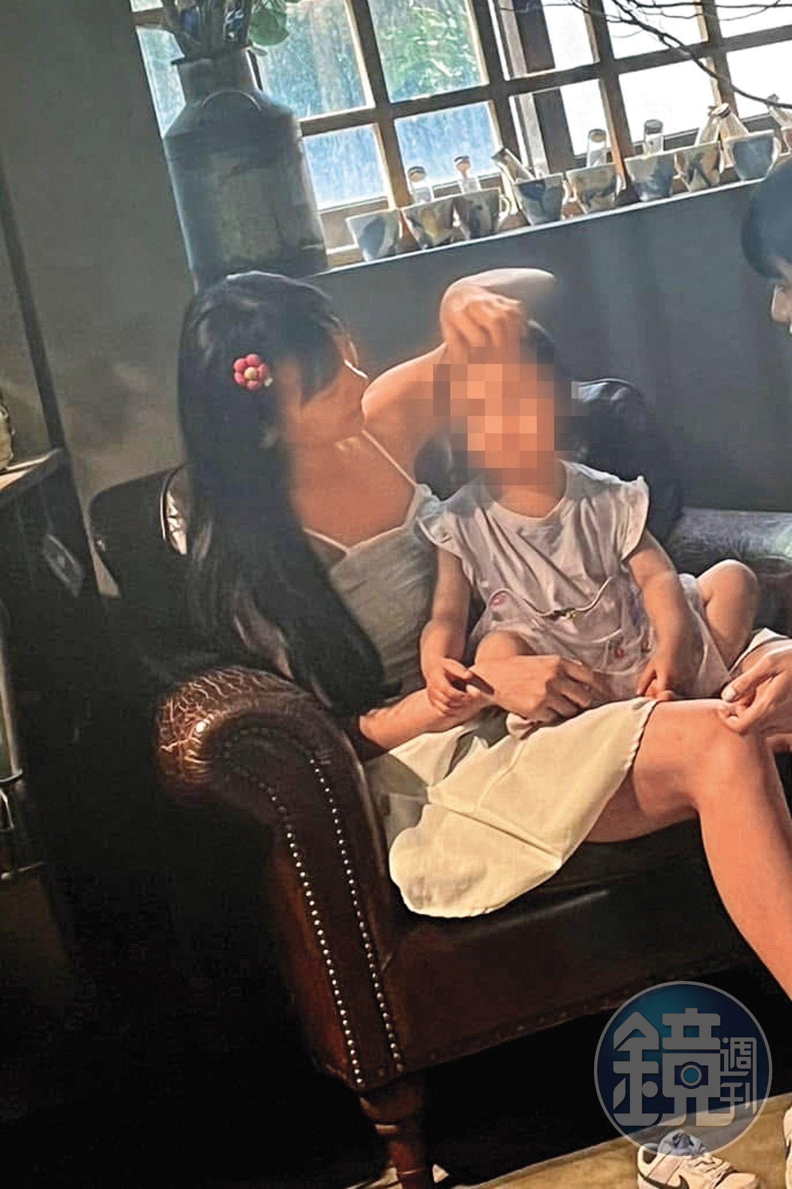 雖然昆娜(左)已婚有小孩(右),但她選擇隱藏;本刊則是拍到她跟球員張祐嘉曖昧。(圖/讀者提供)