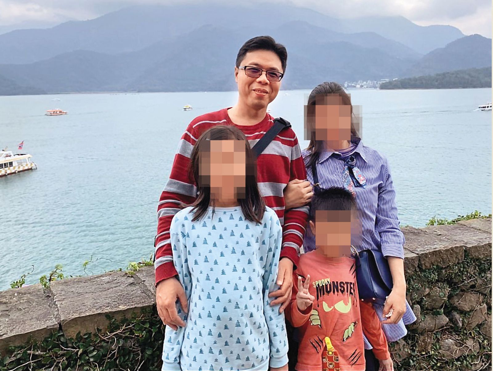 陳錦龍(後左)原本相當顧家愛小孩,卻在約3年前突然變樣,A小姐(後右)至今仍搞不清楚原因。(圖/讀者提供)